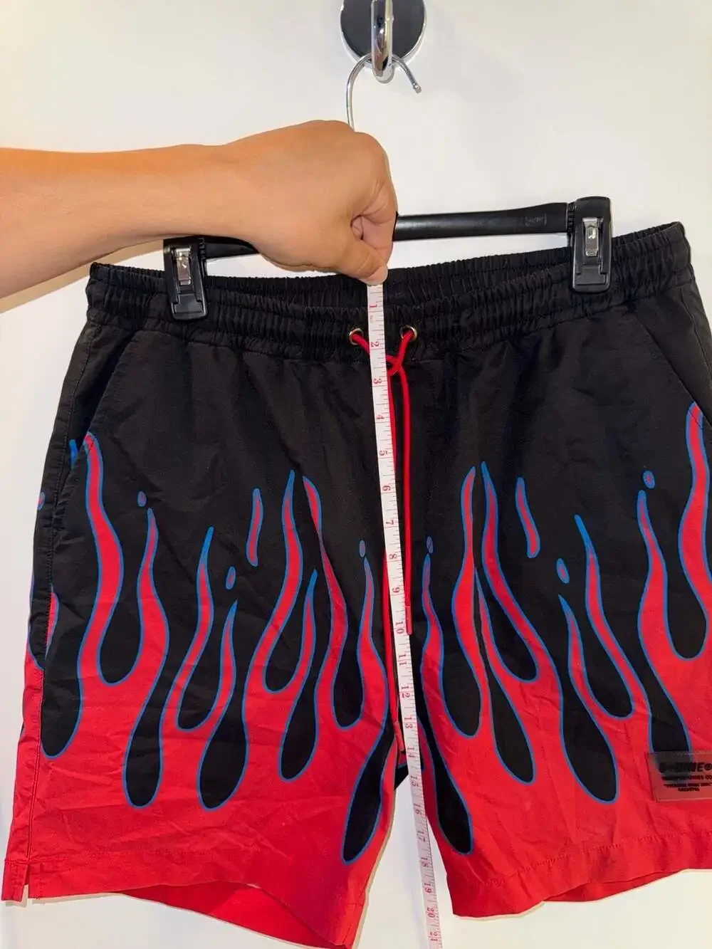 8&Nine Manufacturing Co. Flame Print Shorts Size Large